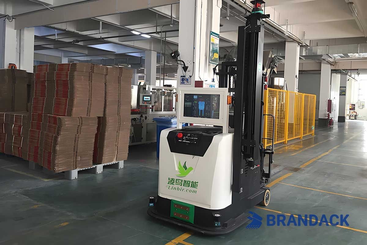 Carretilla elevadora AGV no tripulada: innovaci&oacute;n en tecnolog&iacute;a de almacenamiento